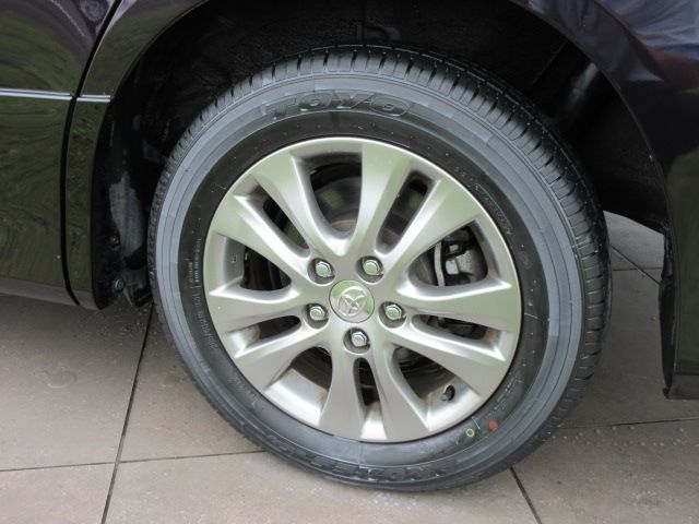 Toyota VOXY 2011-10 328-8