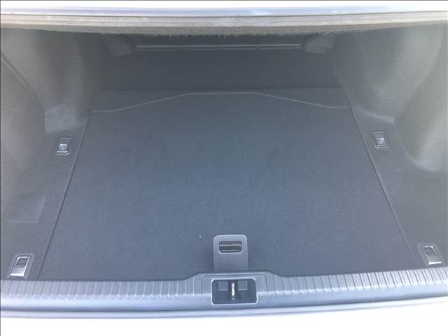 Lexus IS 2021-10 182708-15