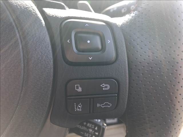 Lexus IS 2021-10 182708-11