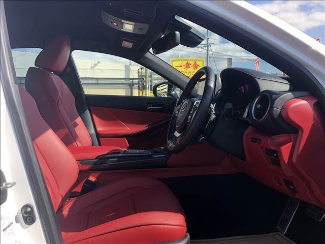 Lexus IS 2021-10 182708-3