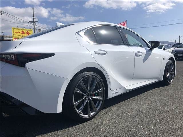 Lexus IS 2021-10 182708-14