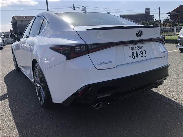 Lexus IS 2021-10 182708-2