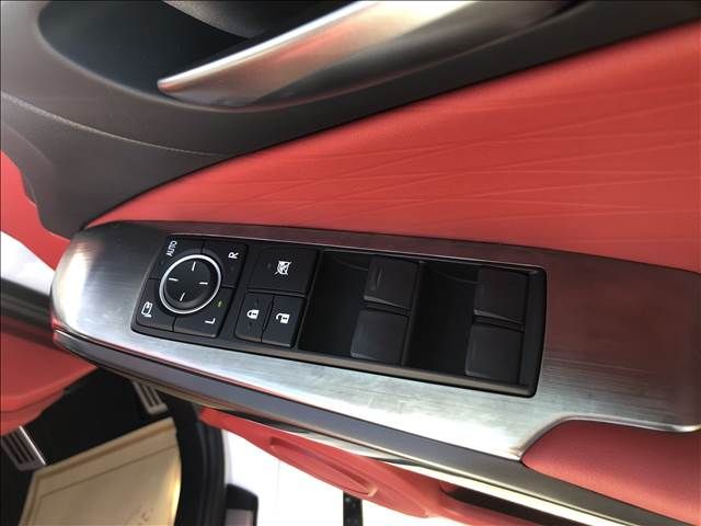Lexus IS 2021-10 182708-12
