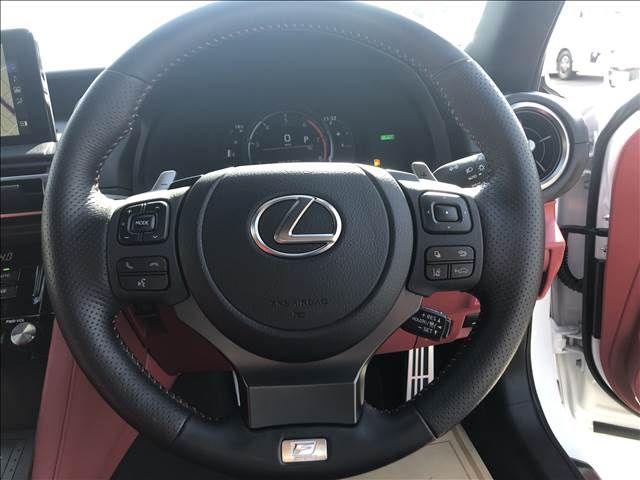 Lexus IS 2021-10 182708-1
