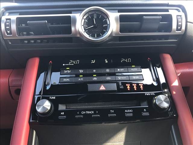 Lexus IS 2021-10 182708-8