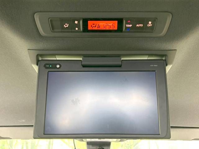 Toyota VOXY 2018-09 10059-2