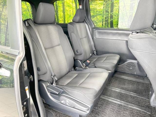 Toyota VOXY 2018-09 10059-9