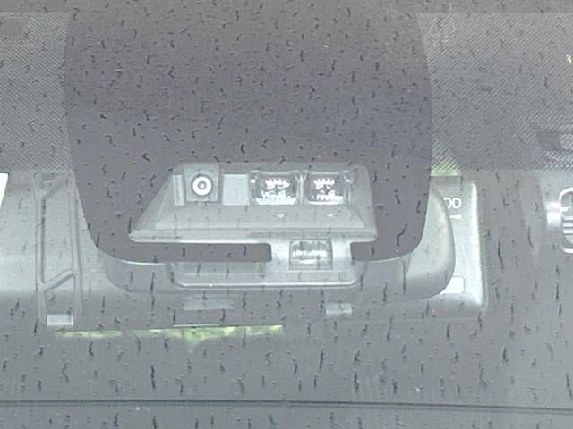 Toyota VOXY 2018-09 10059-4