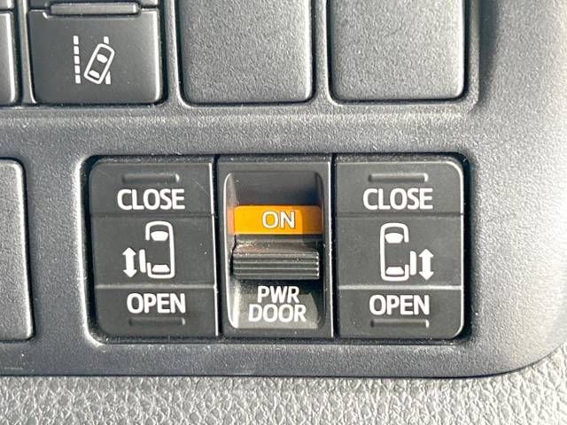 Toyota VOXY 2018-09 10059-3