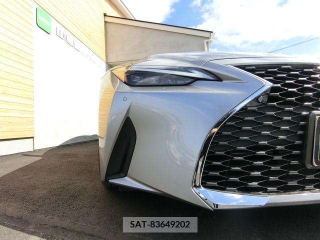 Lexus IS 2020-12 297907-10