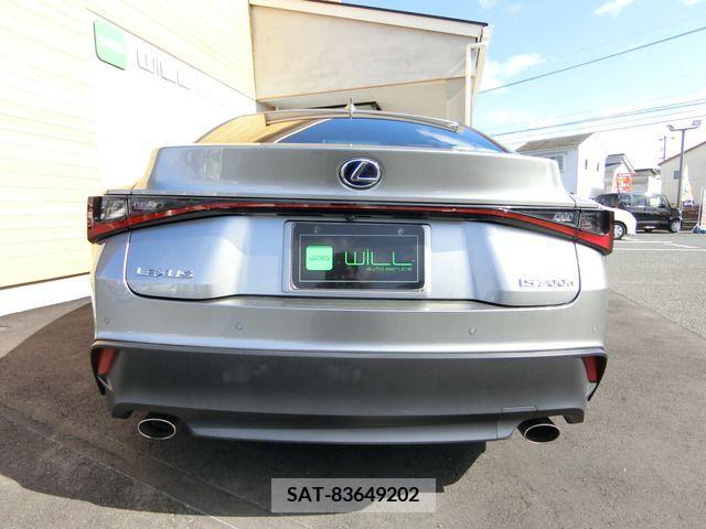 Lexus IS 2020-12 297907-1