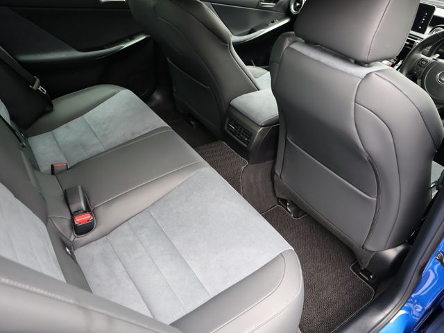 Lexus IS 2022-06 23134-10