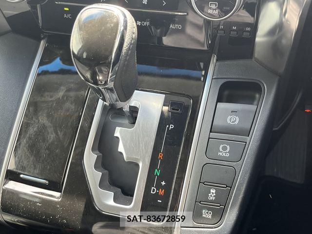 Toyota VELLFIRE 2017-11 381627-12
