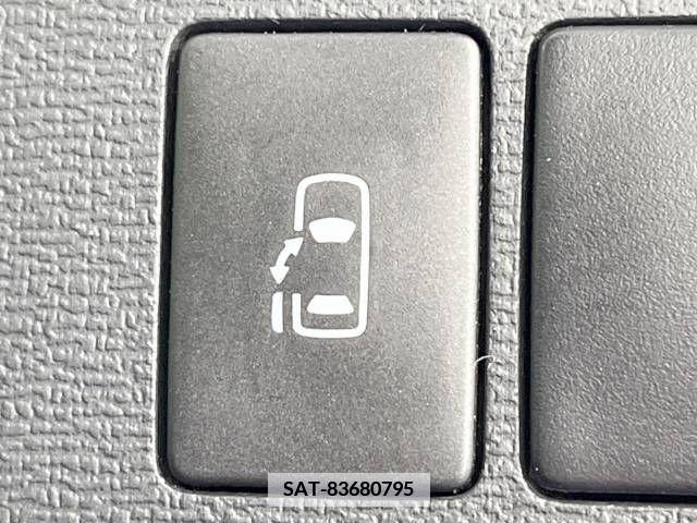 Toyota ISIS 2014-03 361877-4