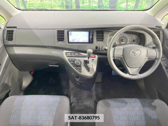 Toyota ISIS 2014-03 361877-1