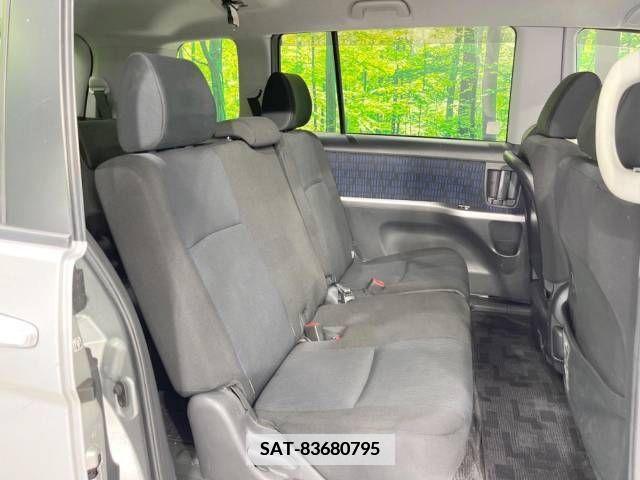 Toyota ISIS 2014-03 361877-9