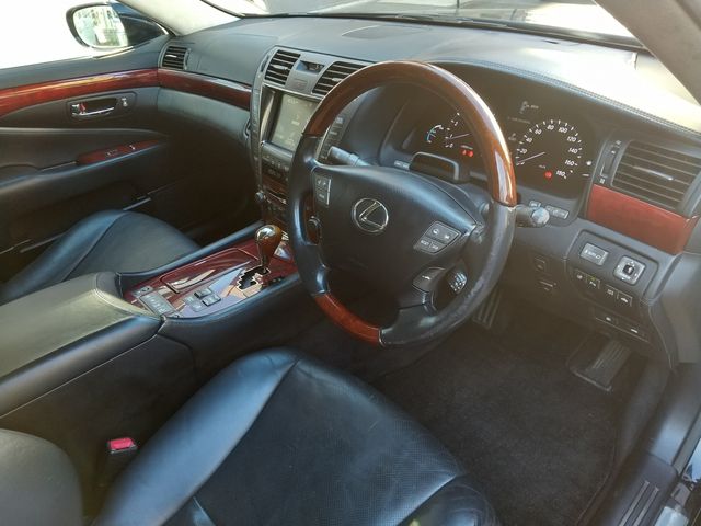 Lexus LS 2009-04 8964-10