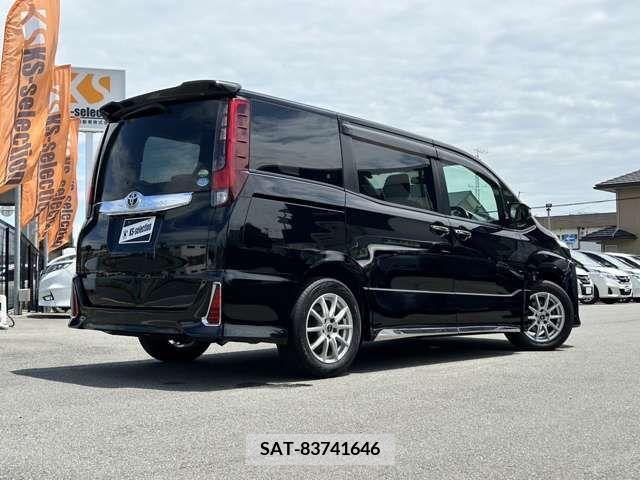 Toyota NOAH 2014-03 383176-1
