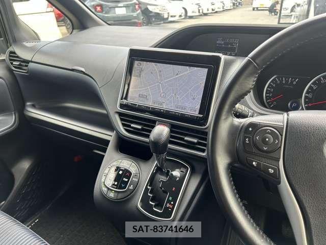 Toyota NOAH 2014-03 383176-8