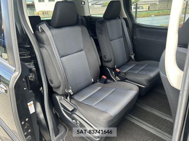 Toyota NOAH 2014-03 383176-16