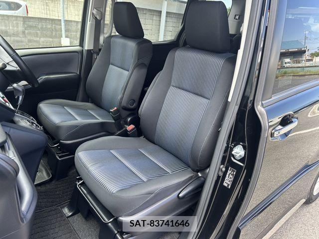 Toyota NOAH 2014-03 383176-15