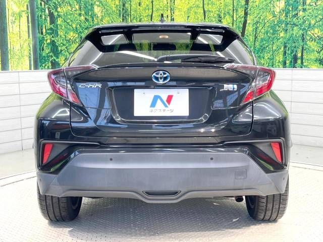 Toyota C-HR 2017-03 13578-15