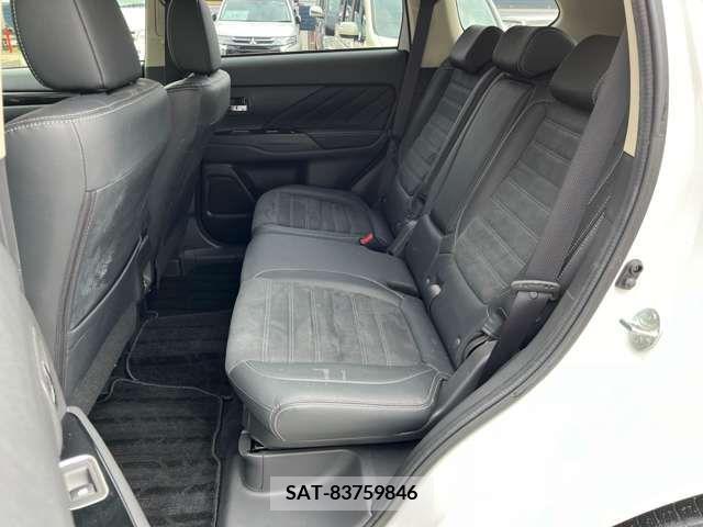 Mitsubishi OUTLANDER PHEV 2015-09 214486-15