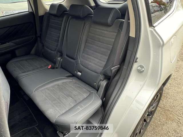 Mitsubishi OUTLANDER PHEV 2015-09 214486-14