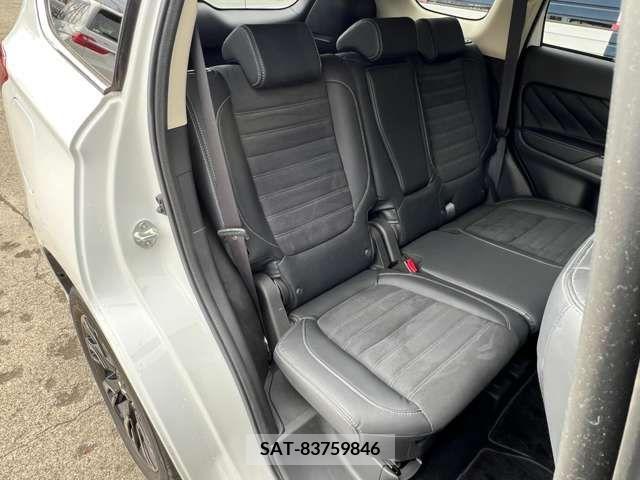 Mitsubishi OUTLANDER PHEV 2015-09 214486-12