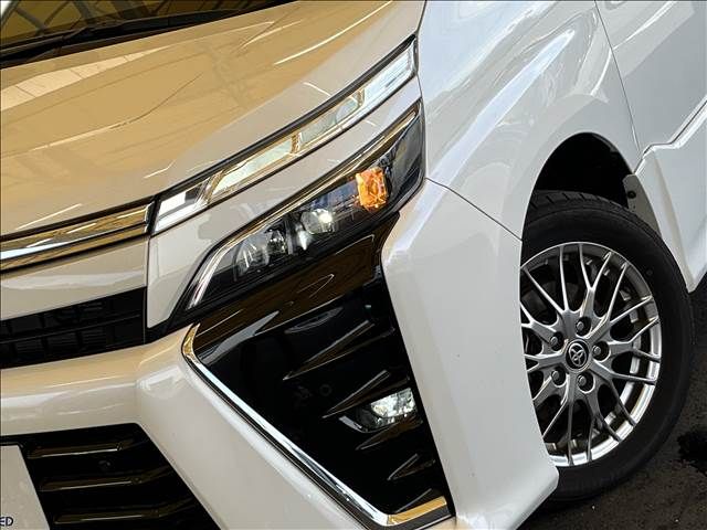 Toyota VOXY HYBRID 2020-11 20339-18