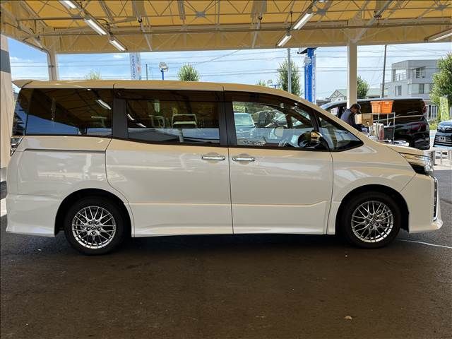 Toyota VOXY HYBRID 2020-11 20339-14