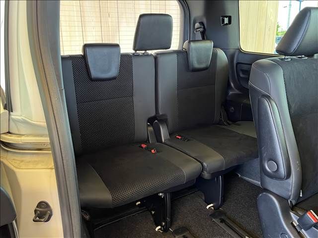 Toyota VOXY HYBRID 2020-11 20339-10