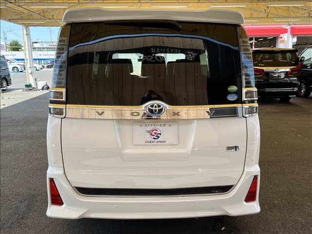 Toyota VOXY HYBRID 2020-11 20339-13