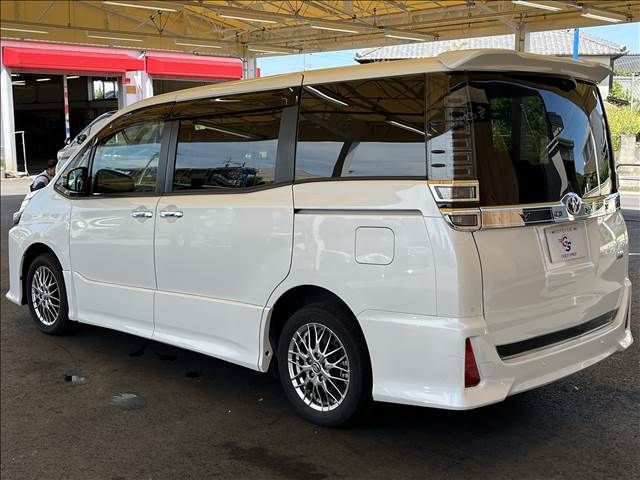 Toyota VOXY HYBRID 2020-11 20339-16