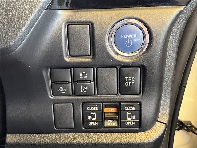 Toyota VOXY HYBRID 2020-11 20339-9