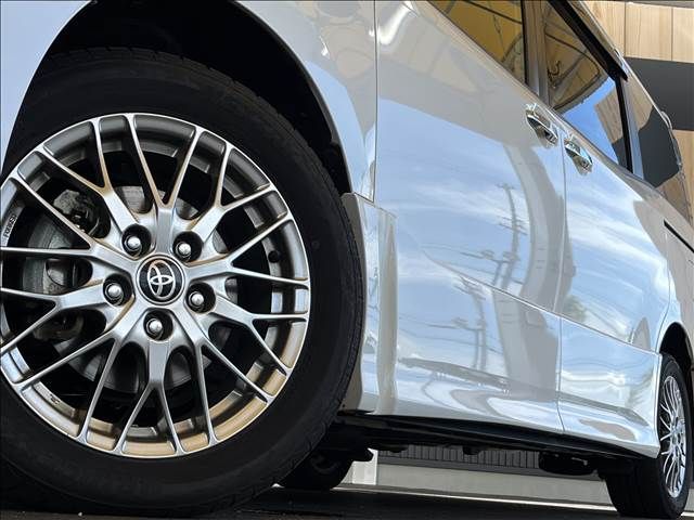 Toyota VOXY HYBRID 2020-11 20339-19