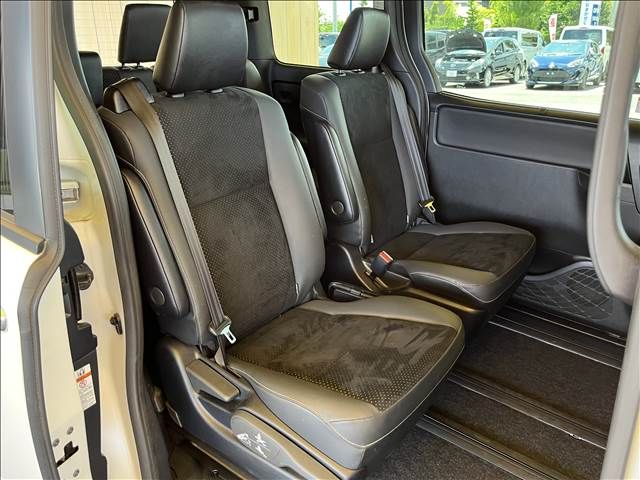 Toyota VOXY HYBRID 2020-11 20339-5