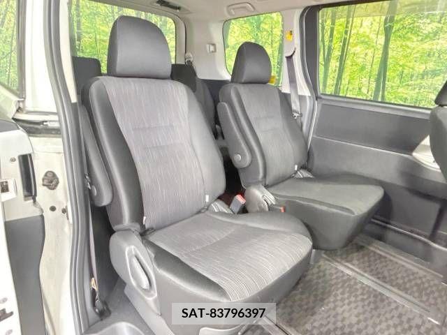 Toyota VOXY 2010-08 352799-4