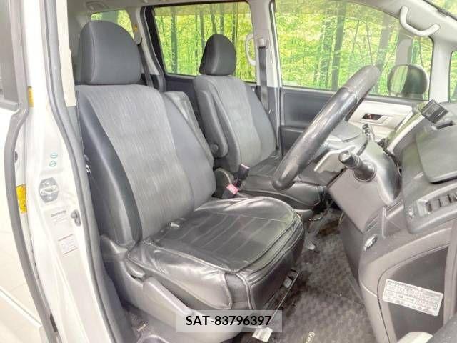Toyota VOXY 2010-08 352799-3