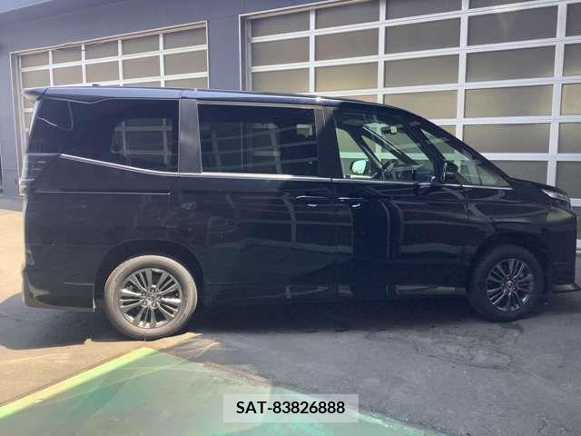 Toyota VOXY 2023-10 382803-15