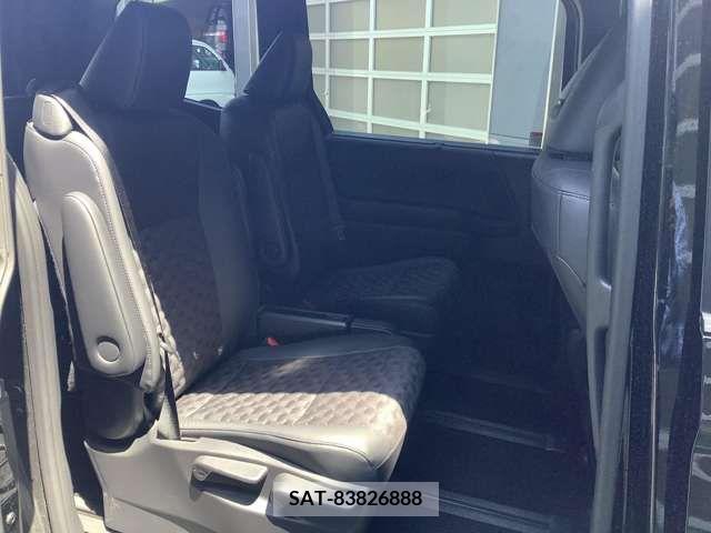 Toyota VOXY 2023-10 382803-5