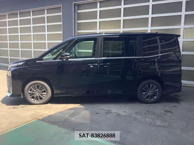 Toyota VOXY 2023-10 382803-2