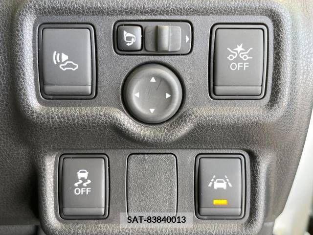 Nissan NOTE 2017-01 330858-5