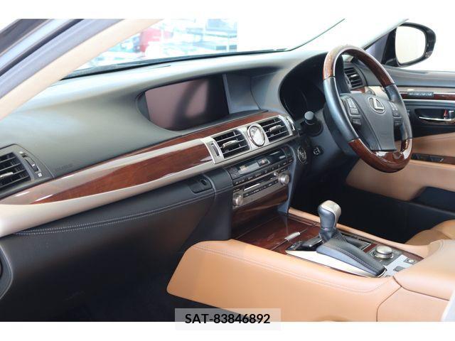 Lexus LS 2013-01 253707-1