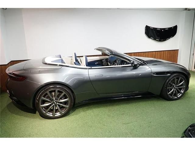 Aston Martin Aston Martin 2019-04 187072-7