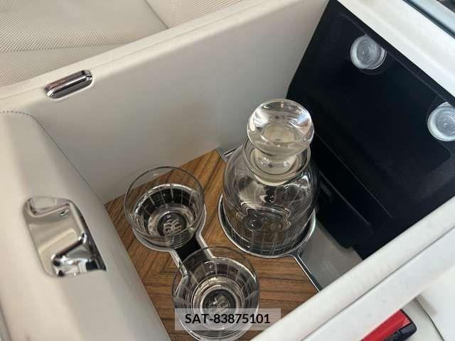 ROLLS-ROYCE CULLINAN 2019-06 211284-9