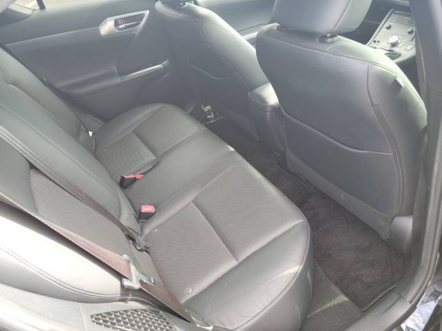 Lexus CT 2012-10 8843-23
