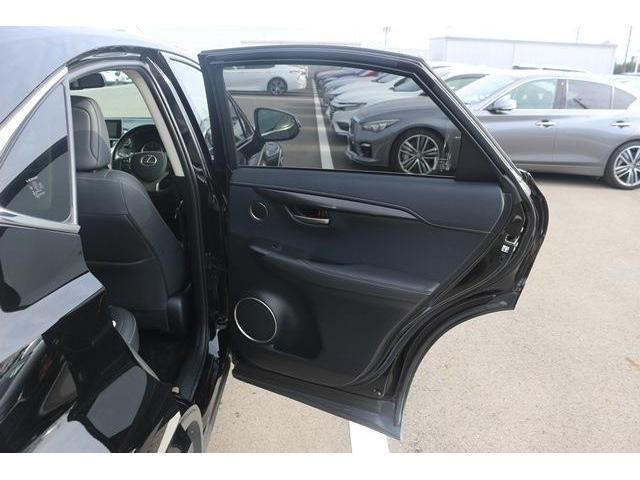 Lexus NX 2017-03 27800-9