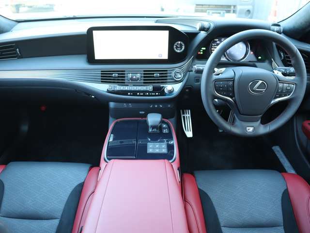 Lexus LS 2023-07 194749-7