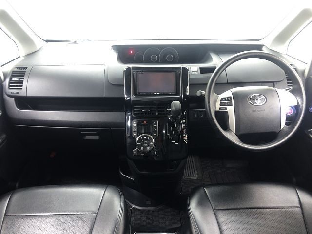 Toyota NOAH 2011-09 13734-1